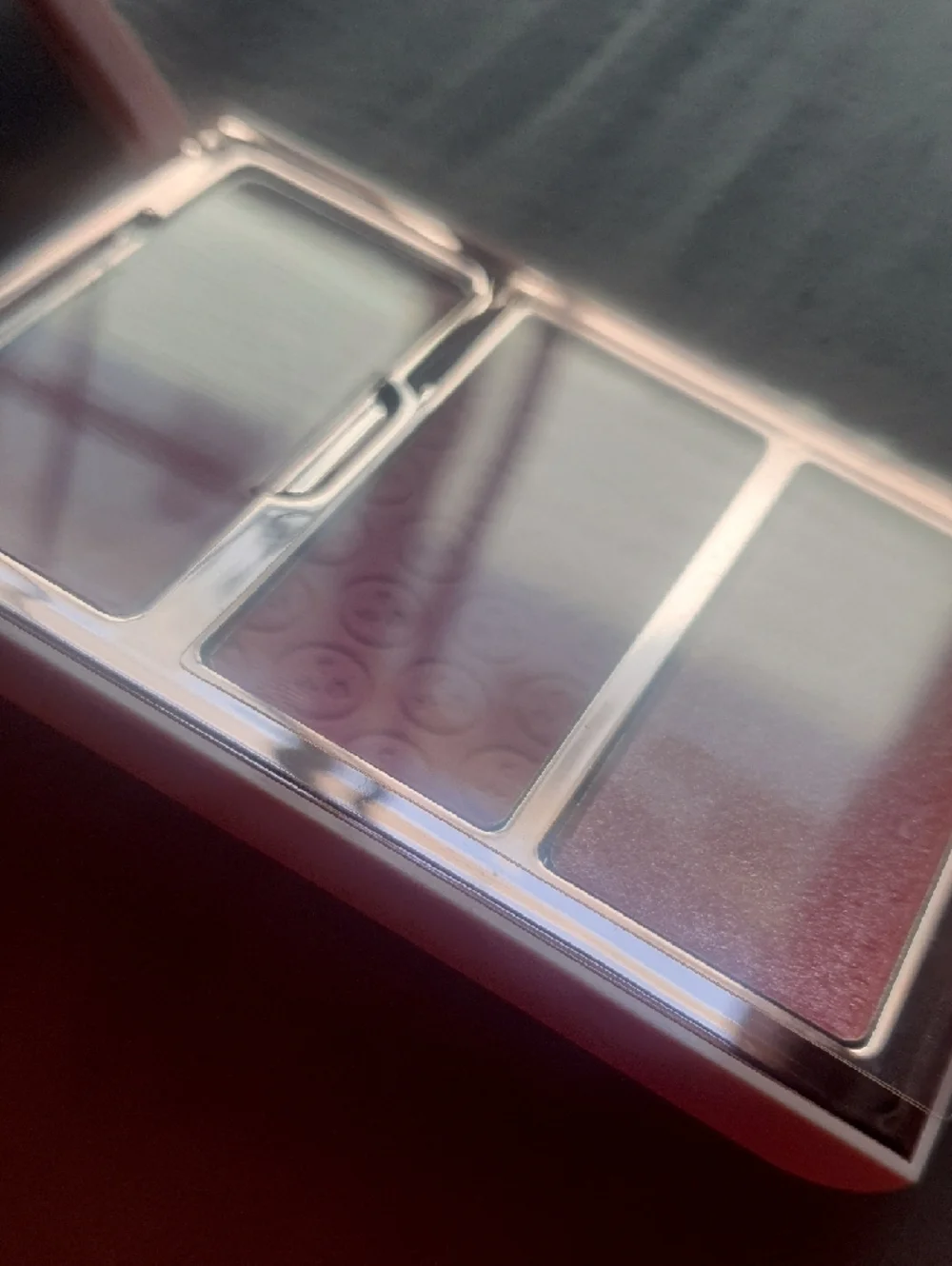 One/Size Cheek Clapper 3D Blush Trio Compact Case